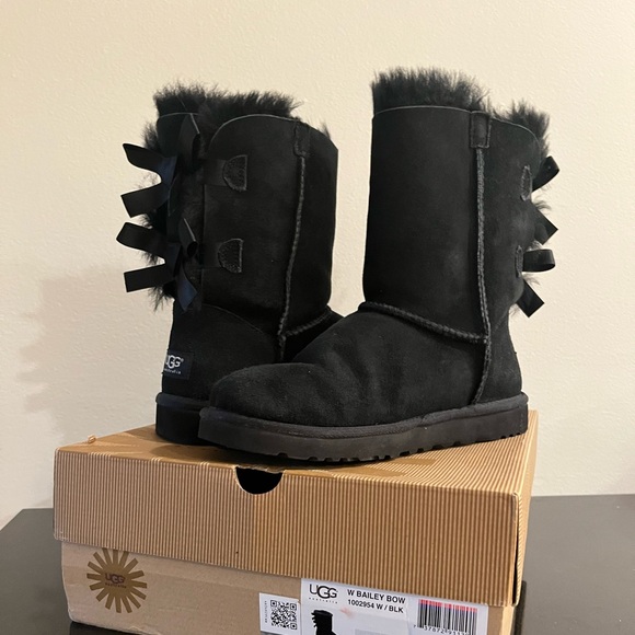 Ugg Bailey boot with bow - Picture 1 of 3